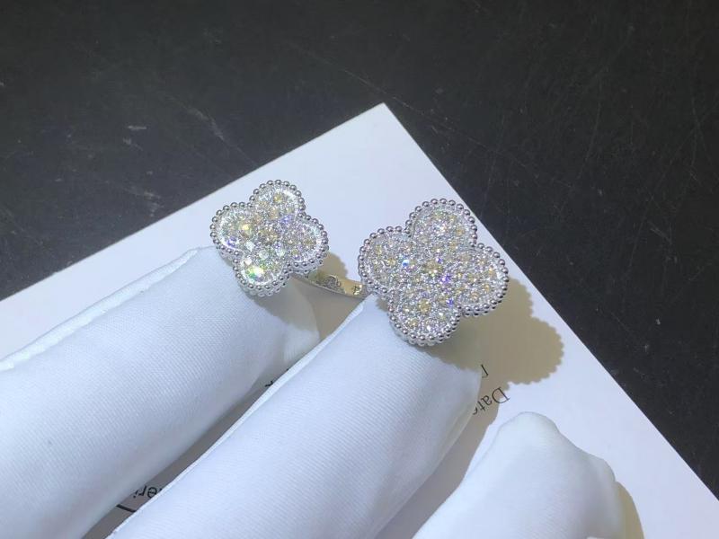 Magic Alhambra Between the Finger