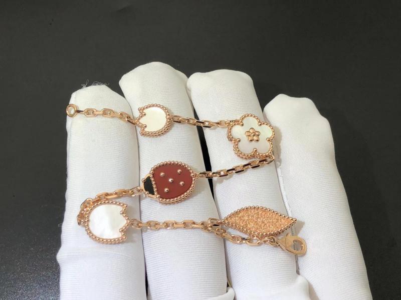  bracelet, 5 motifs 13